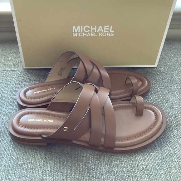 MICHAEL Michael Kors Nora Toe Ring Leather Sandals, size 9.5 - Picture 3 of 12